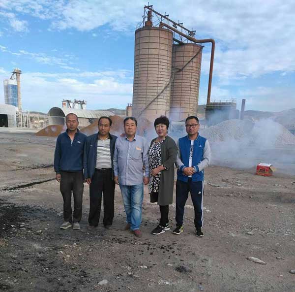 公司杜工、賀工出席烏蘭察布客戶600噸活性石灰回轉(zhuǎn)窯奠基儀式